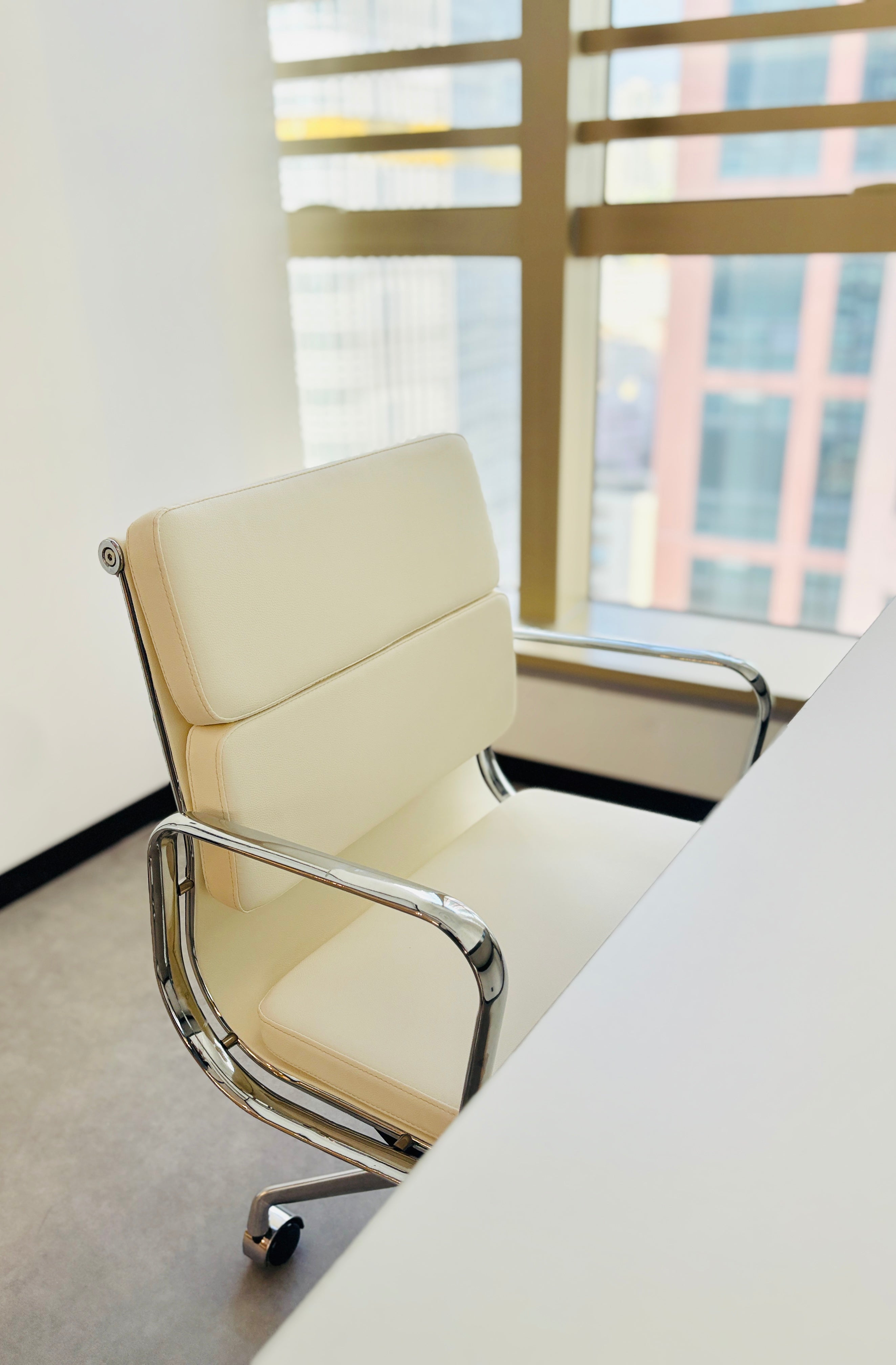 Sonder Candle - Fruity Spice Scented Candle with Saffron, Apple & Patchouli