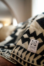 Handcrafted Ecuadorian Queen Ecuadorian - Natural Black | Awa Throw