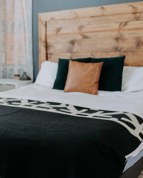 Handcrafted Ecuadorian Queen Blanket - Natural Black | Destino Throw