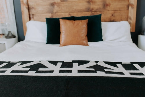 Handcrafted Ecuadorian Queen Blanket - Natural Black | Destino Throw