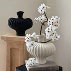 Retro Sculptural Vase - Creative Desktop Ornament for Living Room & Flower Arrangement