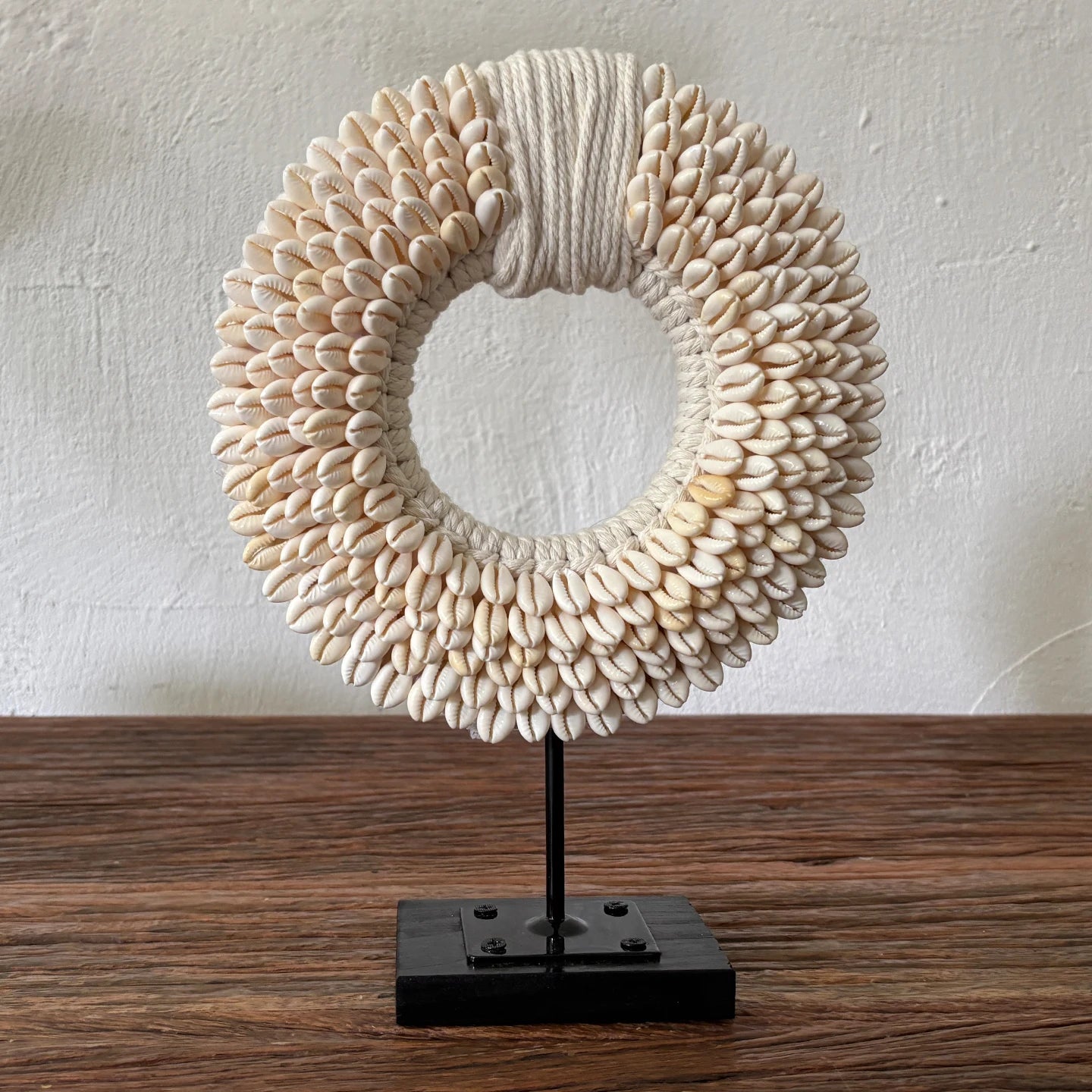 Natural Seashell Décor - Handcrafted Coastal Display for Entryway & Living Room