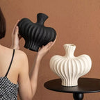 Retro Sculptural Vase - Creative Desktop Ornament for Living Room & Flower Arrangement