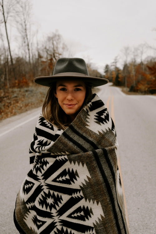 Handcrafted Ecuadorian Queen Blanket - Onyx Black | Quichua Throw